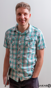 Ócsvári Áronról egy konzultációra kész mosolygós kép :)